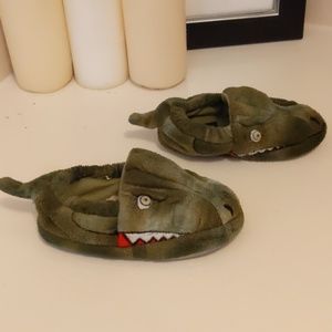 Alligator slippers for kids